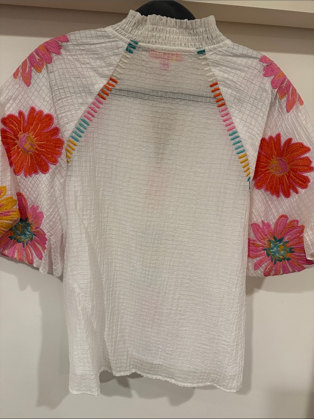 THML White Puff-Sleeve Embroidered Floral Blouse with Multicolor Trim nwot - Picture 6 of 6